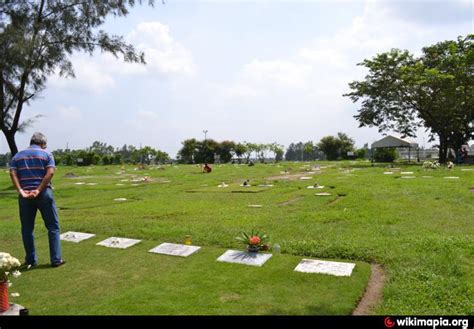 Sanctuario de San Fernando Memorial Gardens .